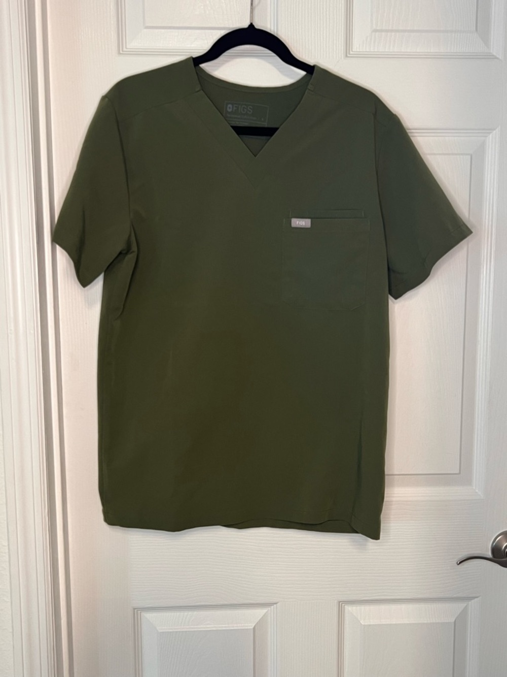 FIGS Catarina Scrub Top in Moss